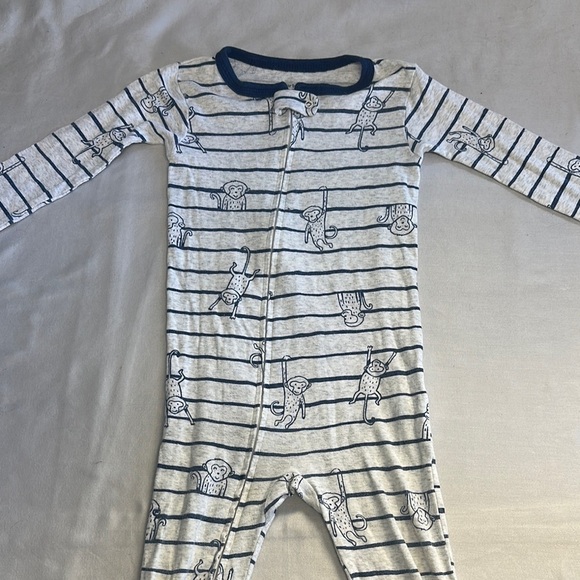 Carter's - Onesie Sleeper with Blue Trim and monkey design - Picture 2 of 4